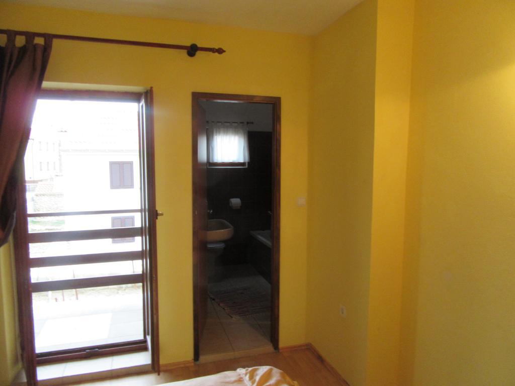 Apartments Leon Ražanac Εξωτερικό φωτογραφία