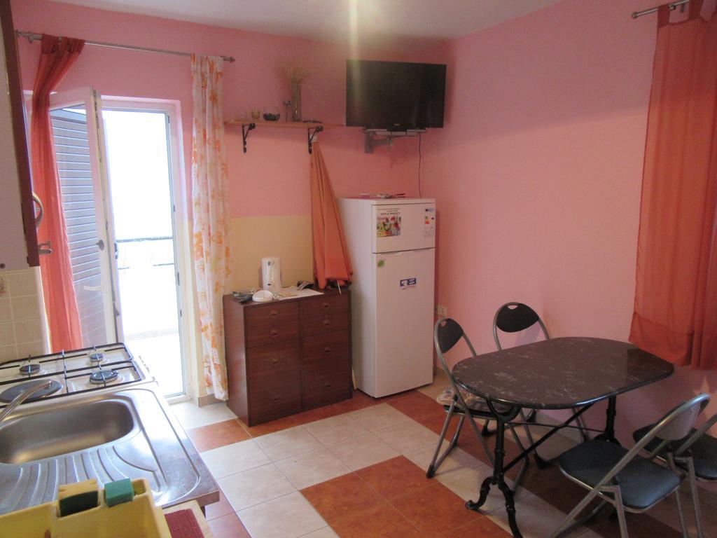 Apartments Leon Ražanac Εξωτερικό φωτογραφία