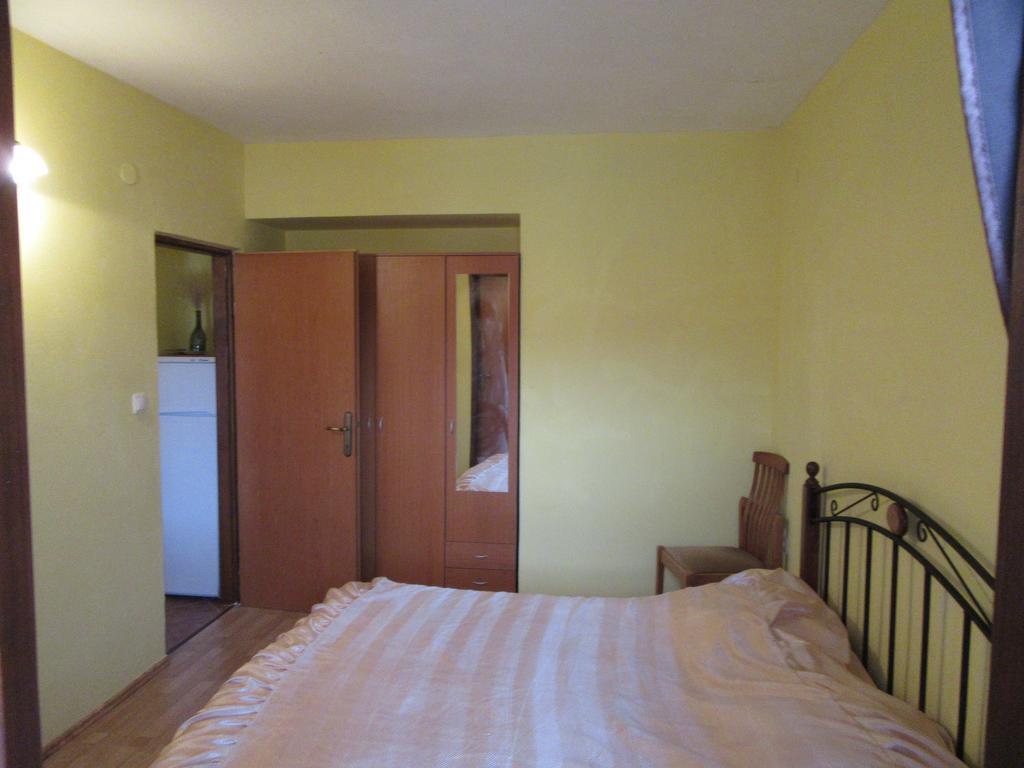Apartments Leon Ražanac Εξωτερικό φωτογραφία