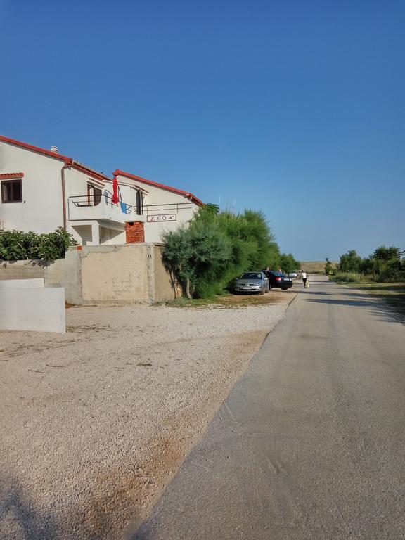 Apartments Leon Ražanac Εξωτερικό φωτογραφία