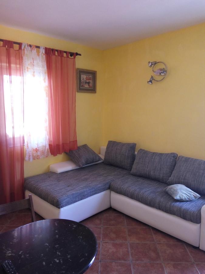 Apartments Leon Ražanac Εξωτερικό φωτογραφία
